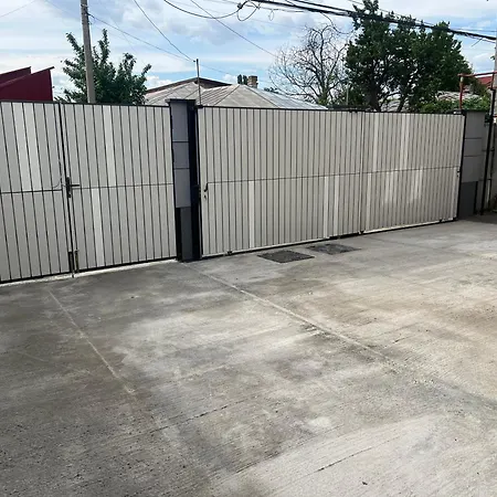 Everest 33 Ap 1 * Bucureşti