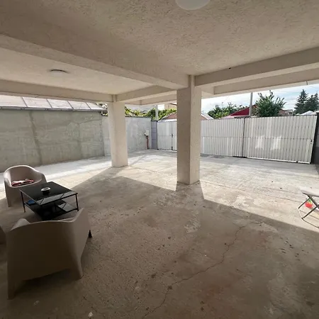 Everest 33 Ap 1 דירה