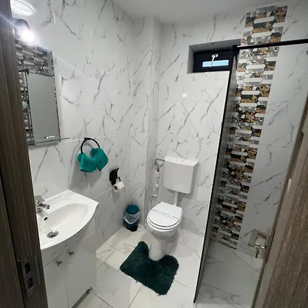 Apartament Everest 33 Ap 1 *